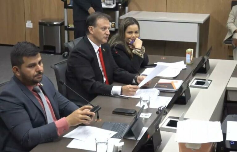 Diputados estallan en críticas por desorden en listas de espera en CCSS