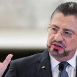 Presidente de Costa Rica se somete a cirugía en EE.UU. por hiperplasia prostática