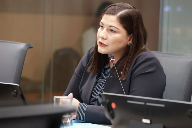 Presidenta de la CCSS Reconoce Imposibilidad de Reducir Listas de Espera por Déficit de Especialistas