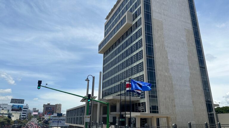 CCSS prorroga emergencia hasta agosto 2026 por déficit de especialistas