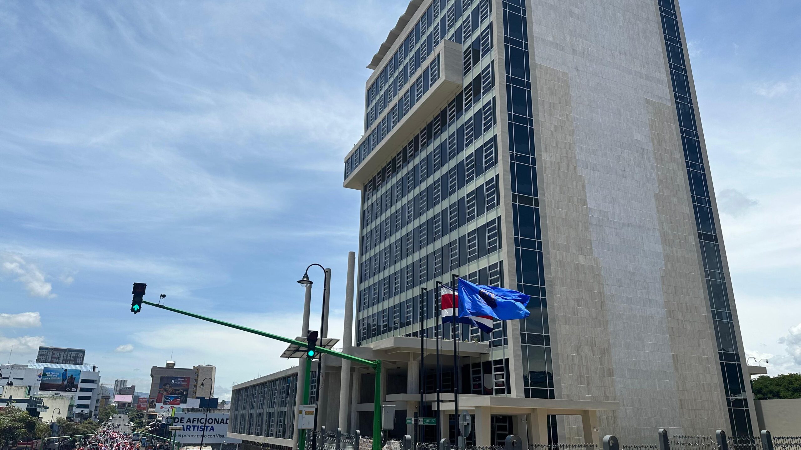 CCSS prorroga emergencia hasta agosto 2026 por déficit de especialistas