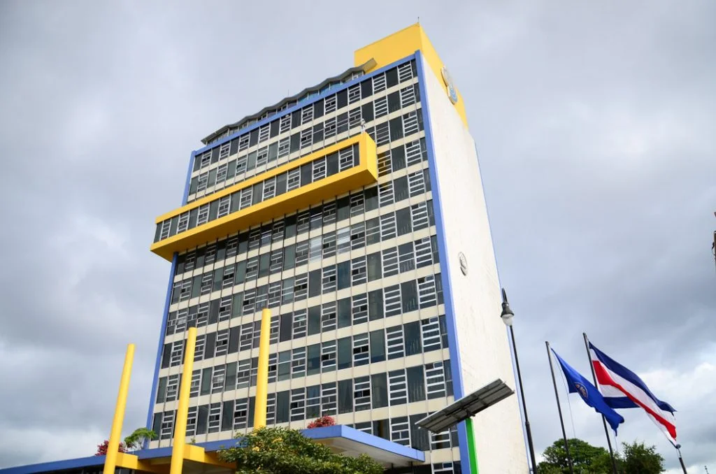 CCSS prorroga emergencia por fuga de especialistas